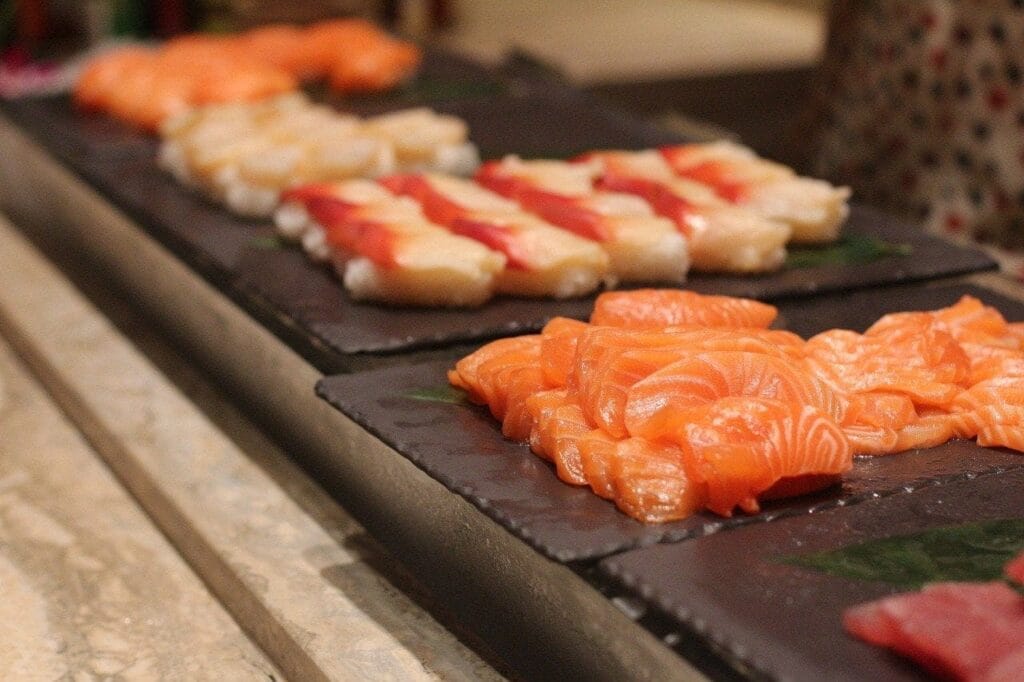 Sashimi sur une planche