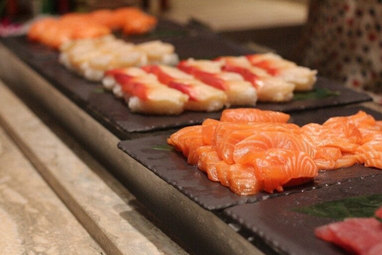 Sashimi sur une planche